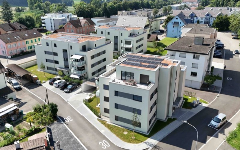 Luftbild der realisierten Mehrfamilienhäuser an der Juchstrasse in Matzingen